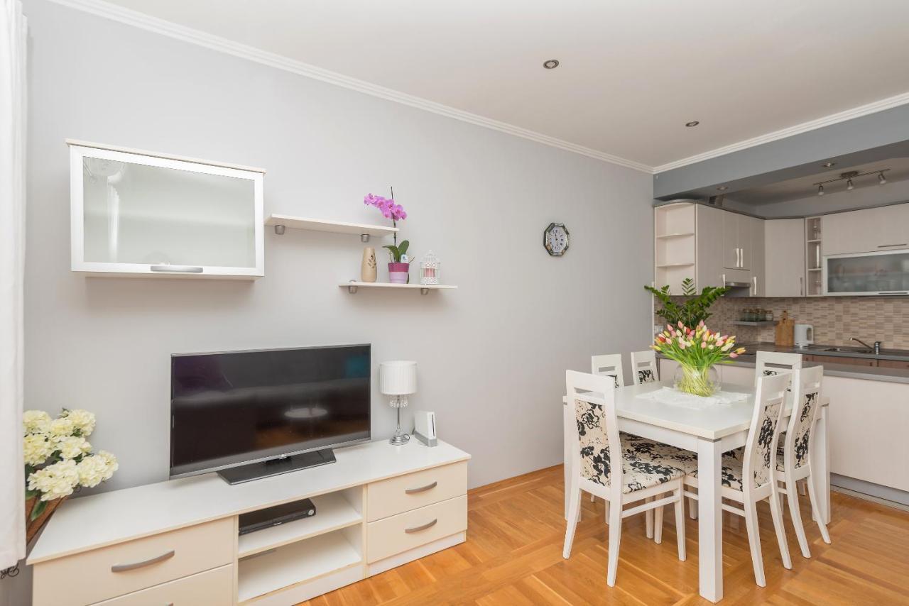 Apartment Long *